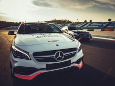 Conduzir um Mercedes AMG CLA45 3 voltas + 1 volta em co-piloto